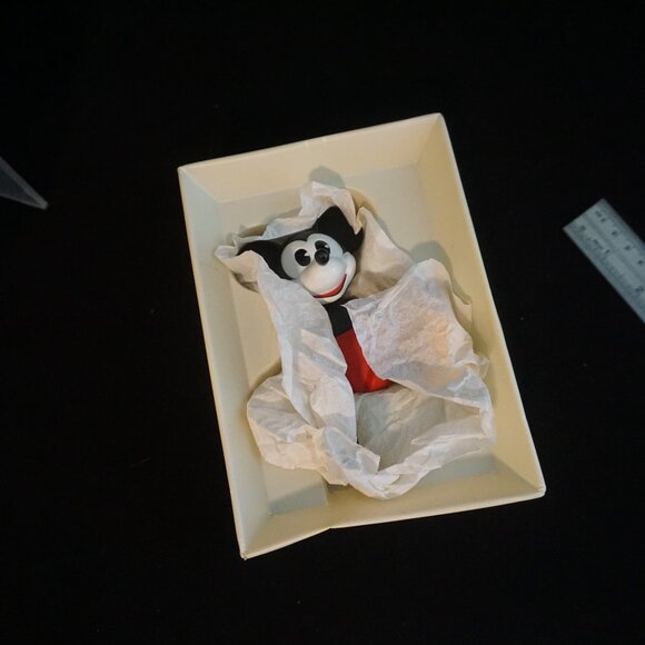 Disney Hallmark Vintage 1980’s Stocking Hanger Mickey Mouse - Picture 15 of 15